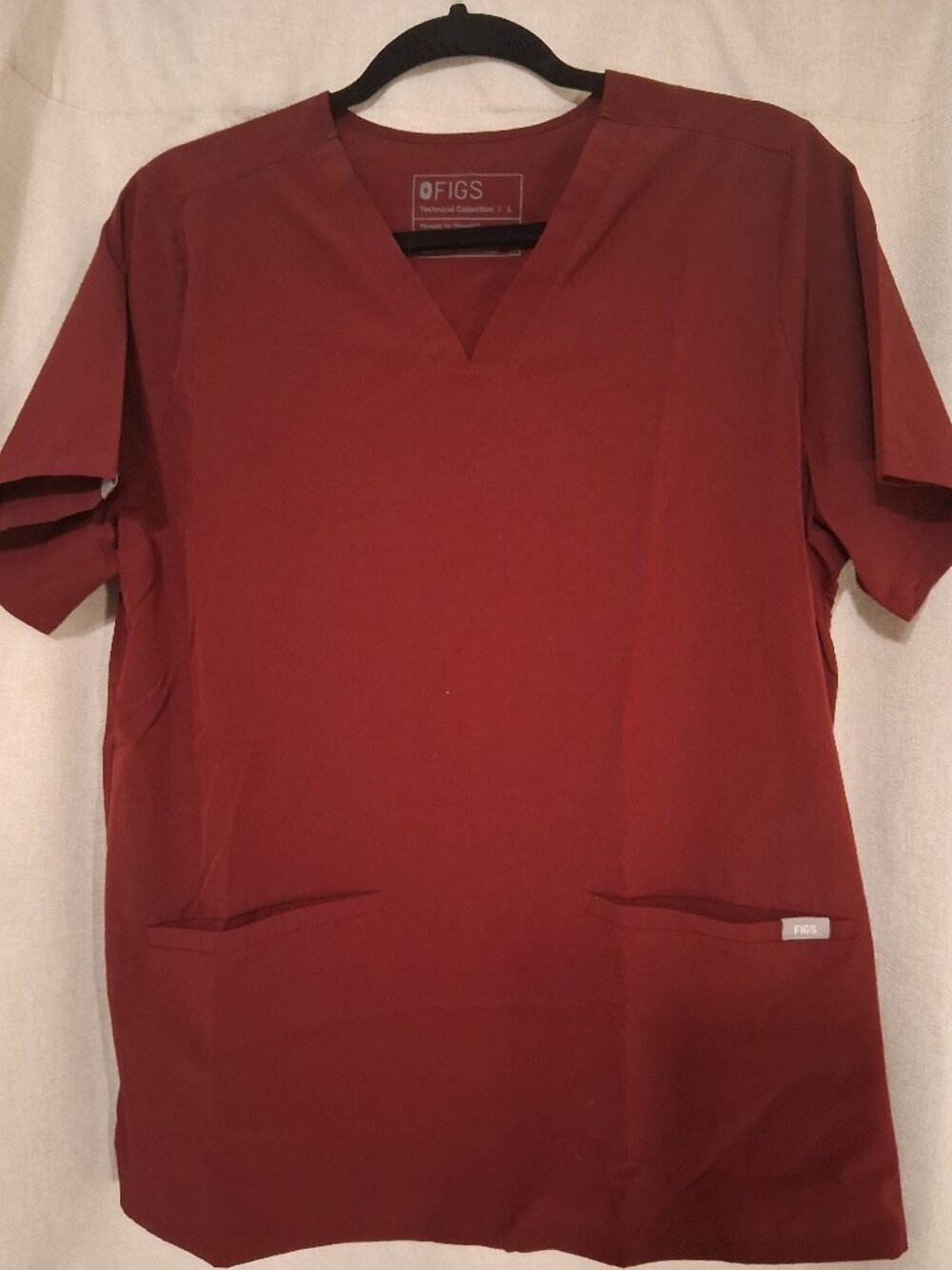 FIGS womens scrub top size L in wine/burgundy